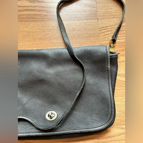 Laura U.S.A. Black Leather Vintage Crossbody Bag - Picture 6 of 13